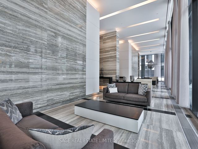 404 - 110 Charles St E