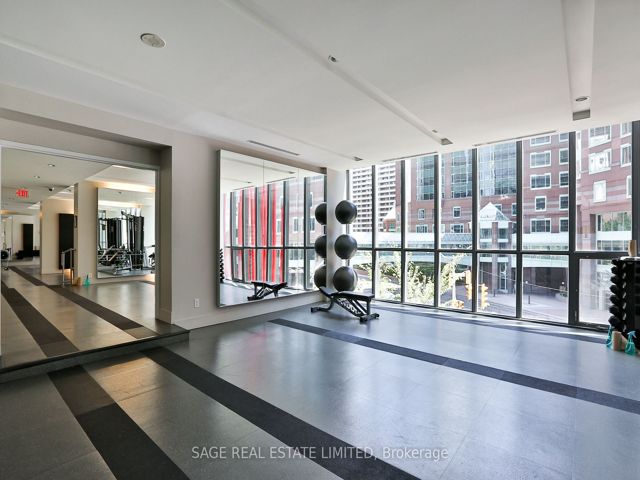 404 - 110 Charles St E
