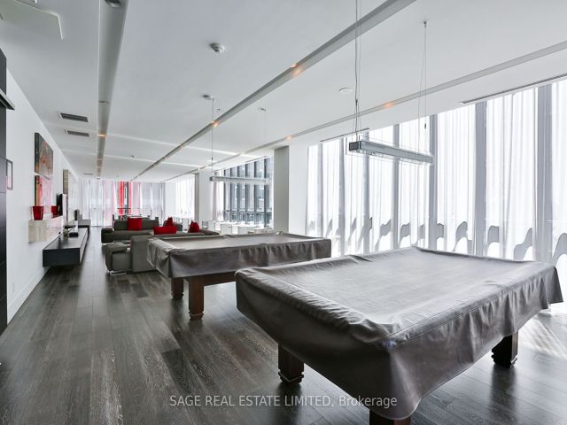 404 - 110 Charles St E