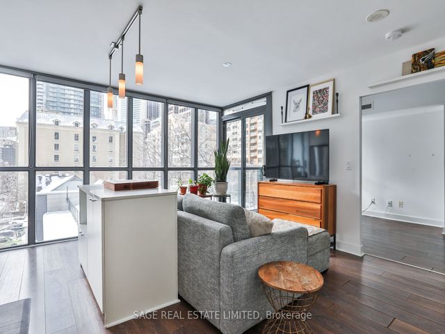 404 - 110 Charles St E