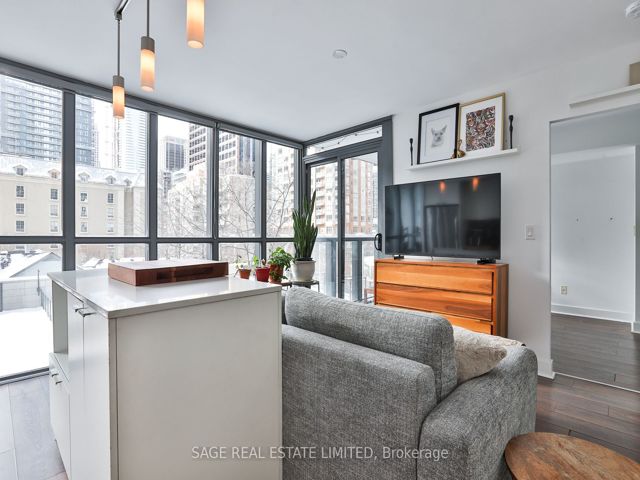 404 - 110 Charles St E