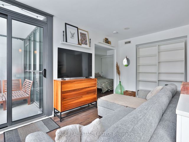 404 - 110 Charles St E