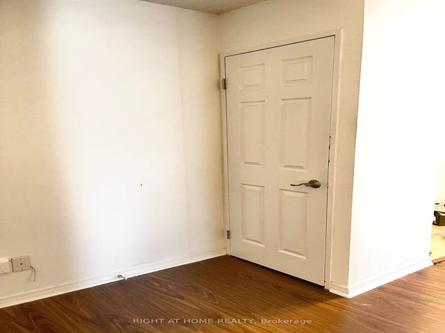 606 - 230 King St E