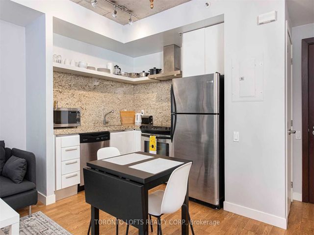 206 - 75 Portland St