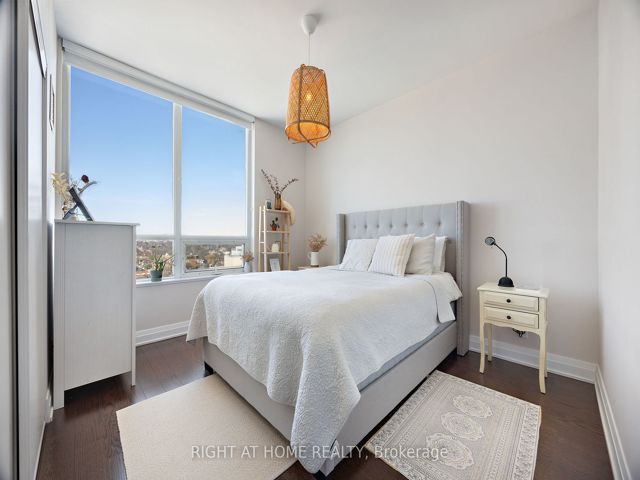 1503 - 530 St Clair Ave