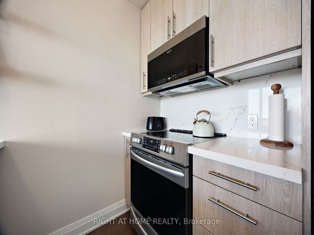 1503 - 530 St Clair Ave