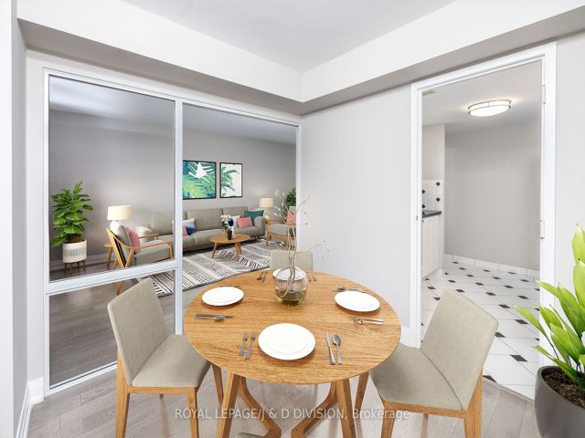 1004 - 717 Bay St