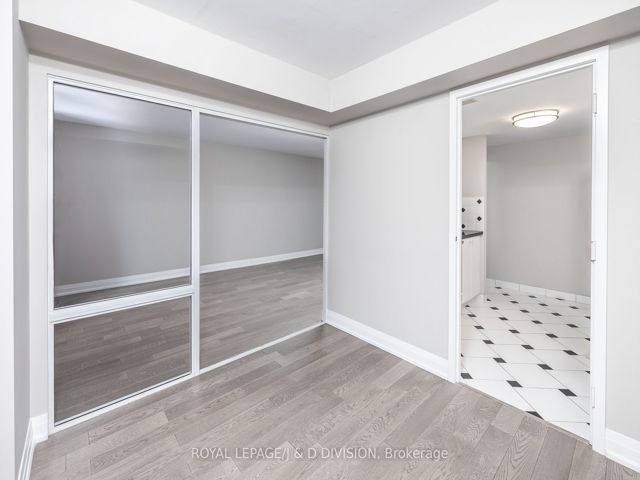 1004 - 717 Bay St