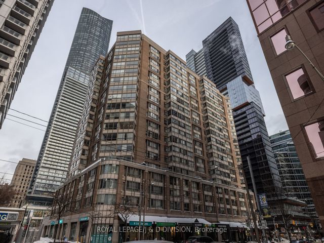 1004 - 717 Bay St