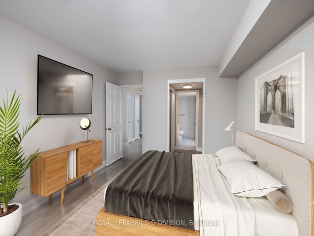 1004 - 717 Bay St