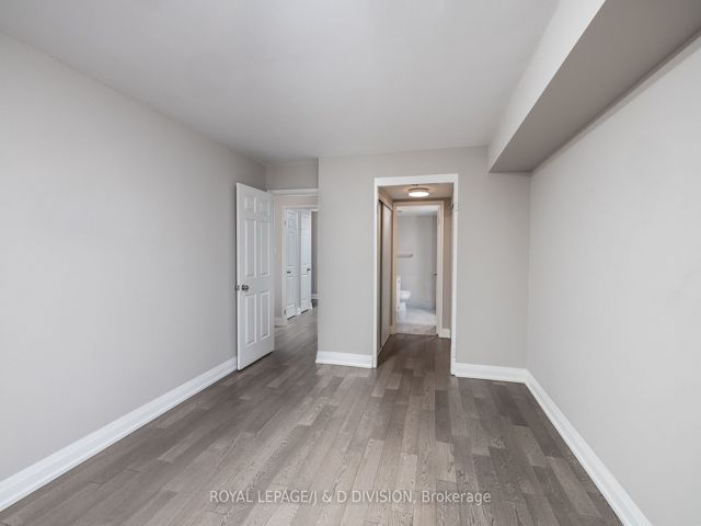 1004 - 717 Bay St