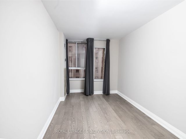 1004 - 717 Bay St