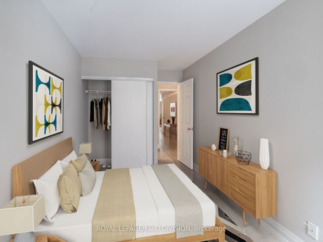 1004 - 717 Bay St