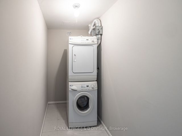 1004 - 717 Bay St