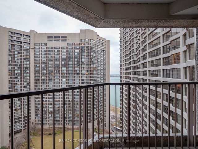 2418 - 55 Harbour Sq