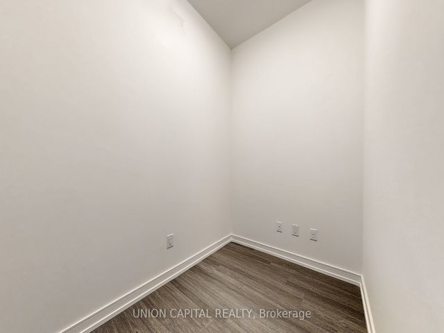 609 - 425 Front St E