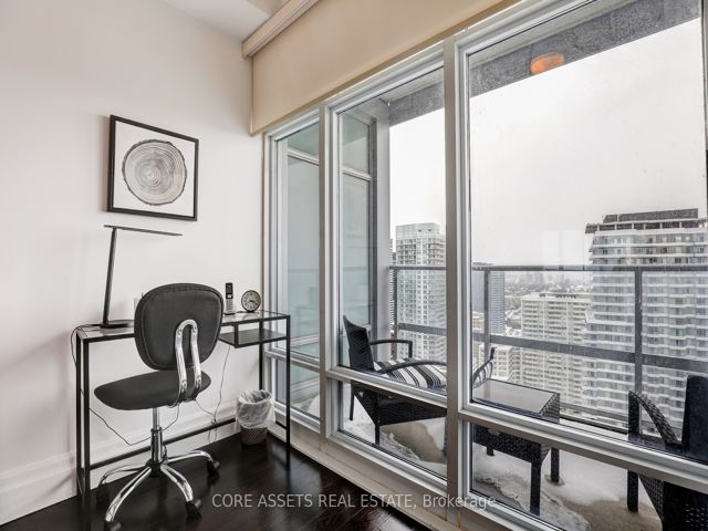 3712 - 2191 Yonge St