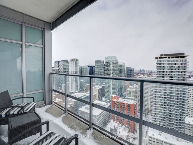 3712 - 2191 Yonge St