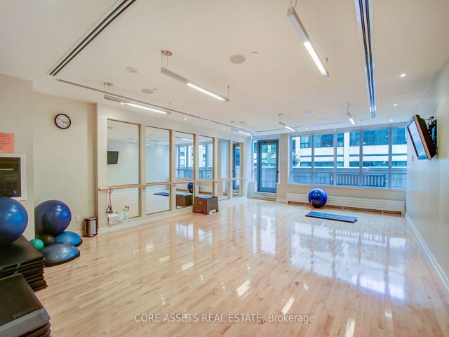 3712 - 2191 Yonge St