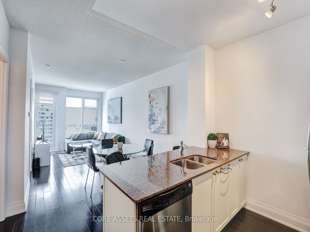 3712 - 2191 Yonge St