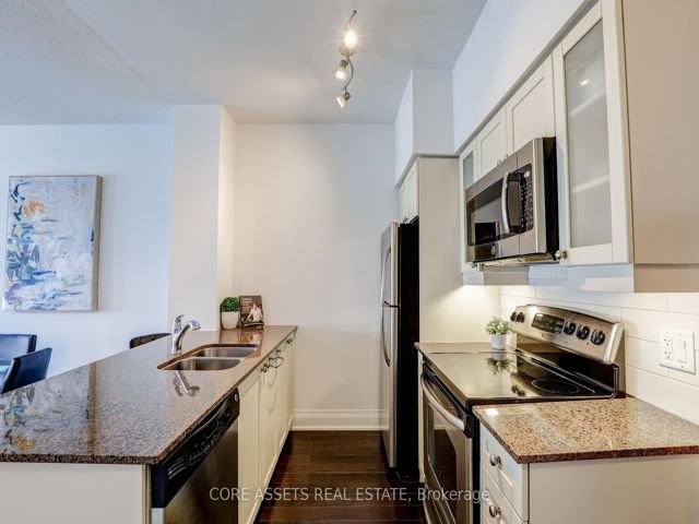 3712 - 2191 Yonge St
