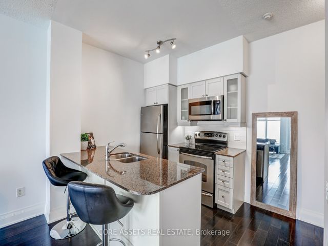 3712 - 2191 Yonge St