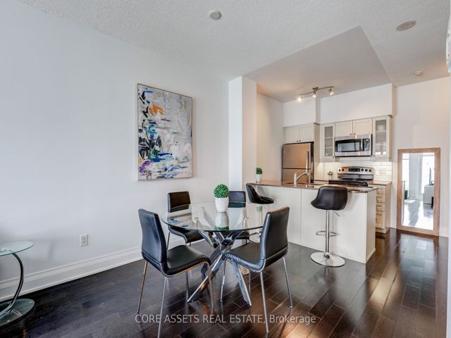 3712 - 2191 Yonge St
