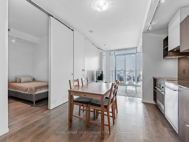 1604 - 125 Peter St