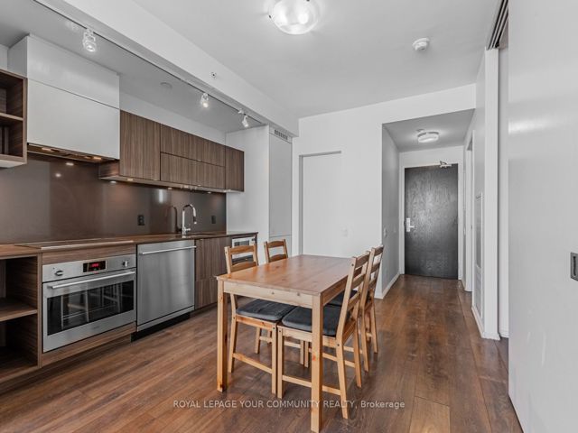 1604 - 125 Peter St