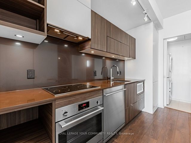 1604 - 125 Peter St