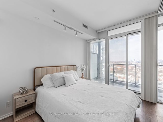 1604 - 125 Peter St