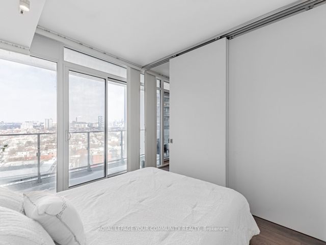 1604 - 125 Peter St