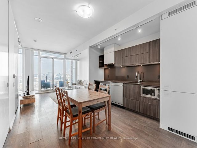 1604 - 125 Peter St