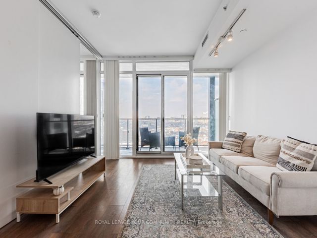 1604 - 125 Peter St