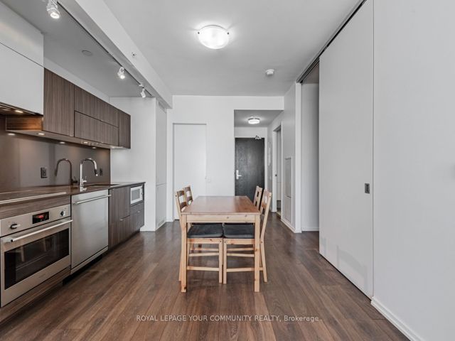 1604 - 125 Peter St