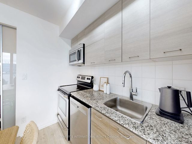 415 - 20 Joe Shuster Way