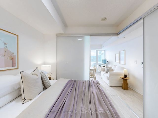 415 - 20 Joe Shuster Way