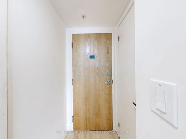 415 - 20 Joe Shuster Way
