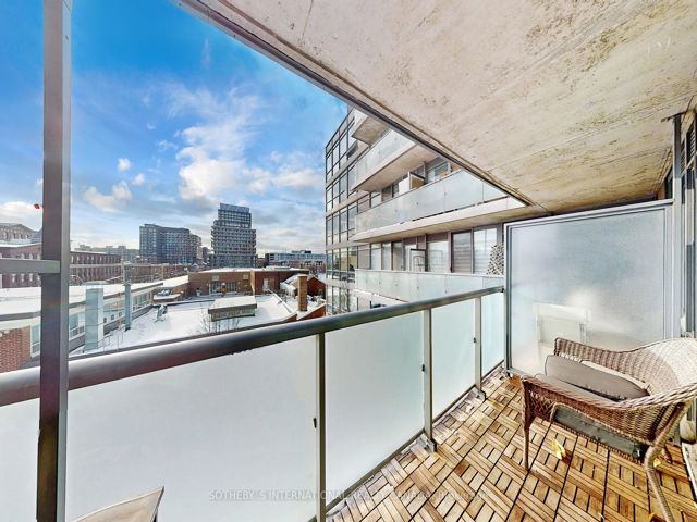 415 - 20 Joe Shuster Way