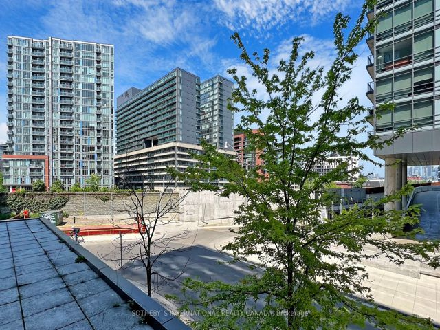 415 - 20 Joe Shuster Way
