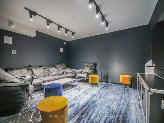 208 - 28 Wellesley St E