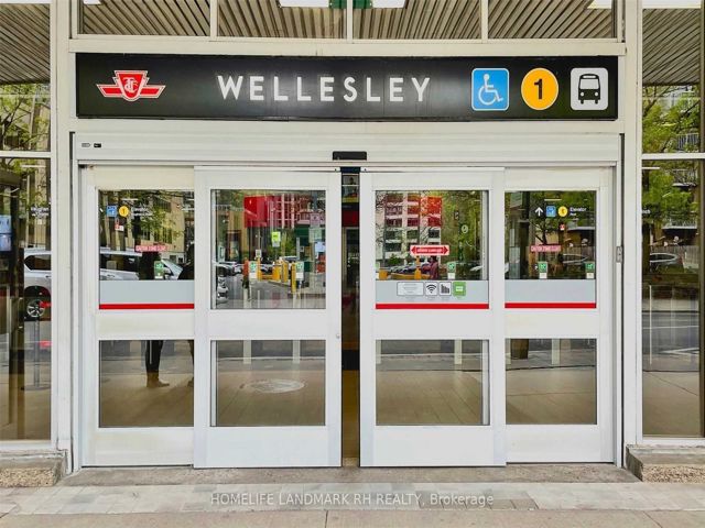 208 - 28 Wellesley St E