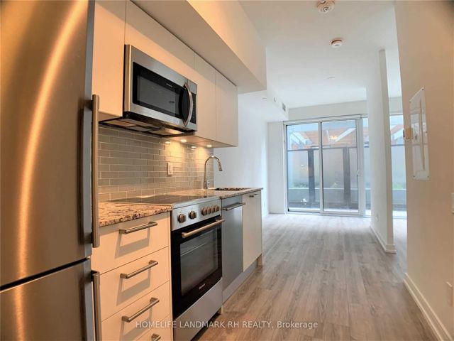 208 - 28 Wellesley St E