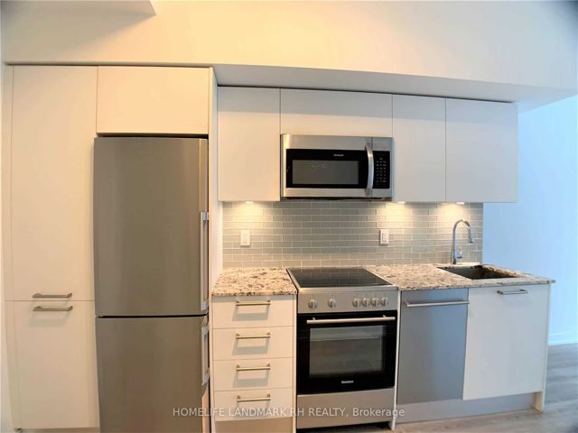 208 - 28 Wellesley St E