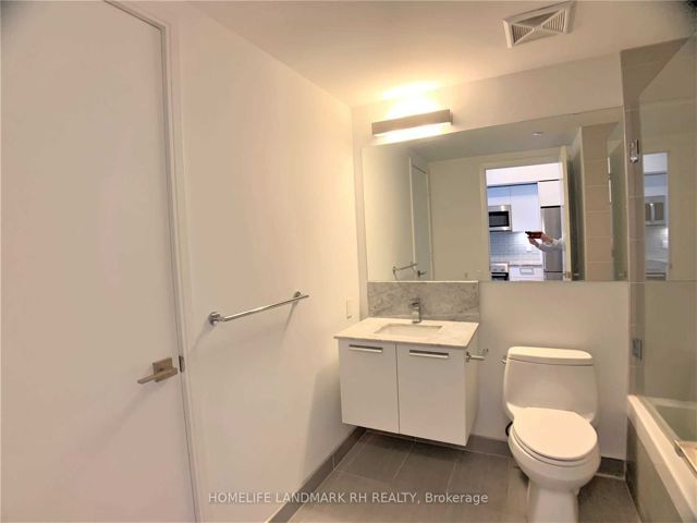 208 - 28 Wellesley St E