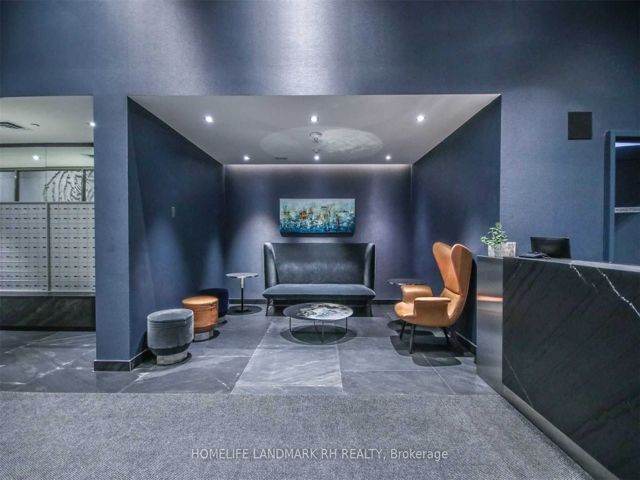 208 - 28 Wellesley St E