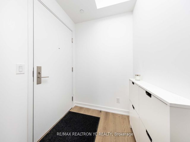2516 - 20 Edward St