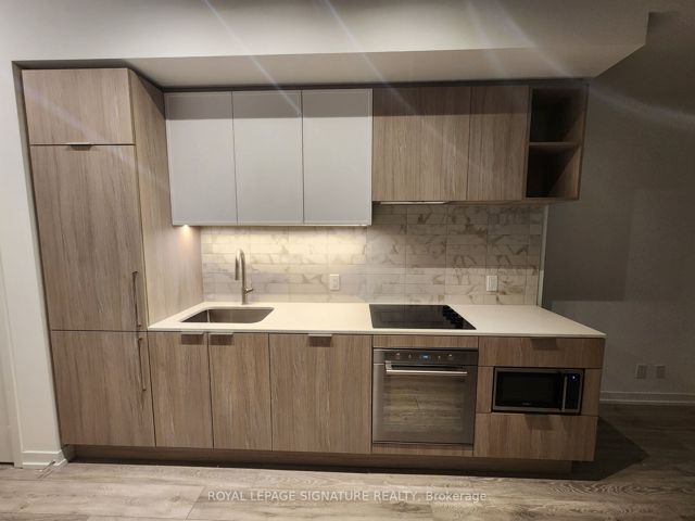 727 - 2020 Bathurst St