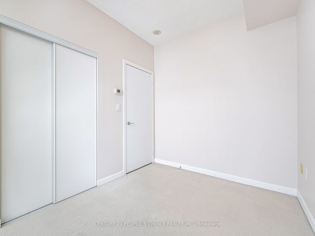 702 - 66 Forest Manr