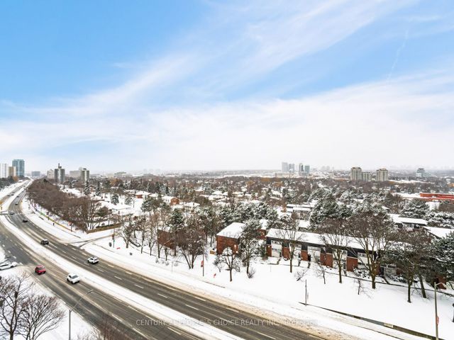 702 - 66 Forest Manr
